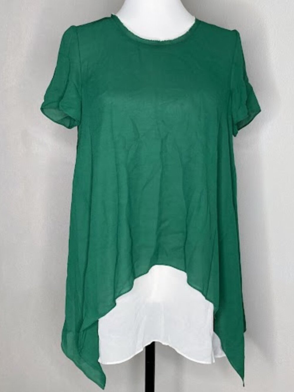 #83100 Green chiffon asymmetrical, tiered, long-style top